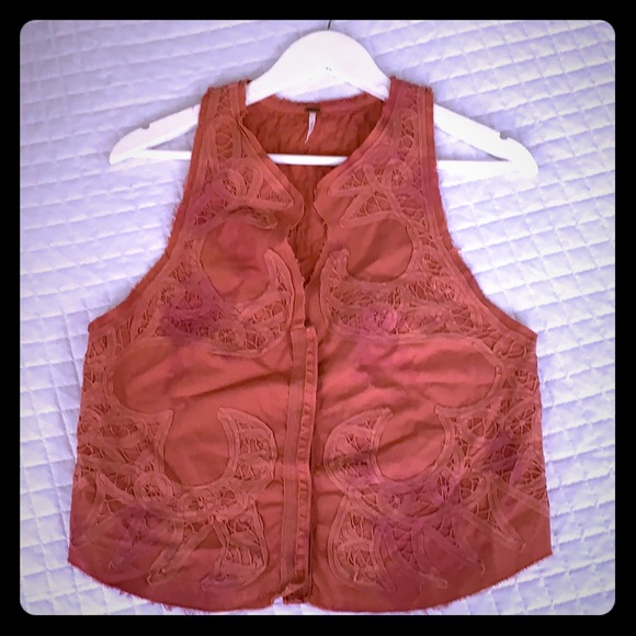 Free People Jackets & Blazers - 🌟🌟FREE PEOPLE APPLIQUÉ SPRING VEST! 🌟🌟 Free People Jackets & Blazers - 🌟🌟FREE PEOPLE APPLIQUÉ SPRING VEST! 🌟🌟